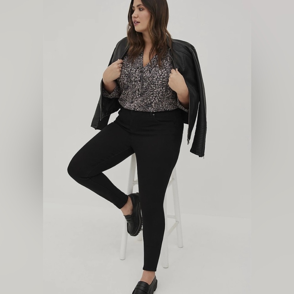Torrid Black and Gray Patterned Blouse - Picture 2 of 8